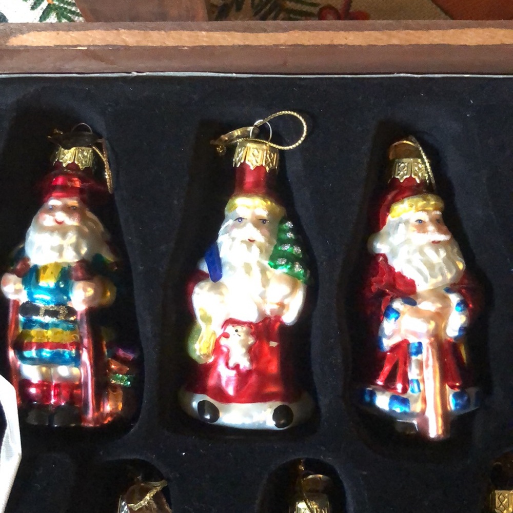 Thomas Pacconi Santa's from Around The World Ornaments with Crate - Picture 4 of 16